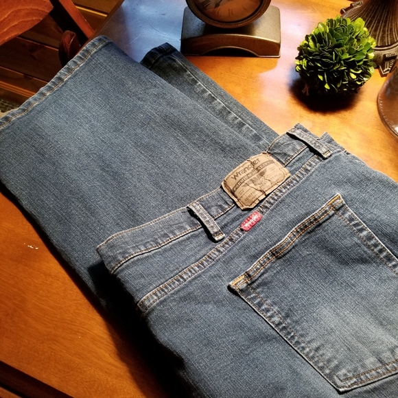 Mens Wrangler Jeans 50x30 Relaxed Fit - Picture 2 of 5